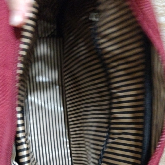 Red Laptop Bag with Adjustable Strap and Brown Leather Accents - Picture 5 of 11